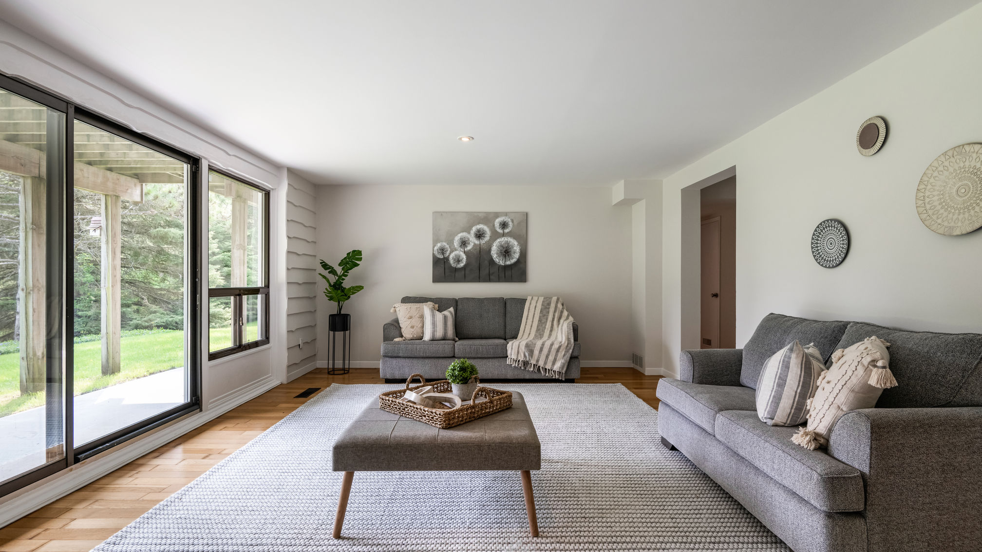 [ 953096 7th Line East | THE MULLIN GROUP ]